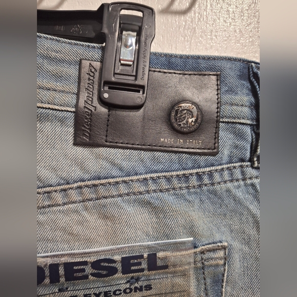 Diesel Industry Men's Relaxed Fit Blue Jeans.size 34 - Picture 5 of 10